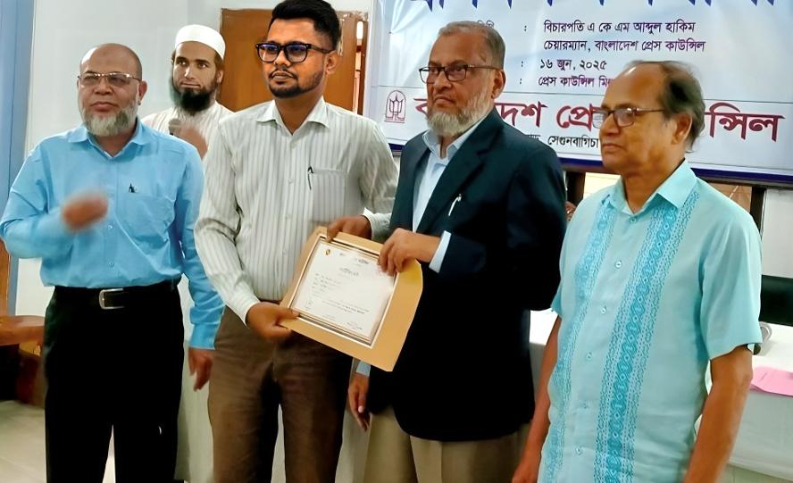 হাওরপাড় থেকে বিশ্বমঞ্চের লক্ষ্য: সাংবাদিকতায় নতুন ধ্রুবতারা তামভীর আহমদ স্বপন